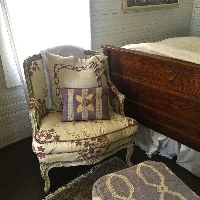 RT Inn Lavender Chair