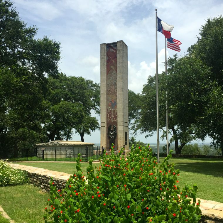 Kreische Monument Complete