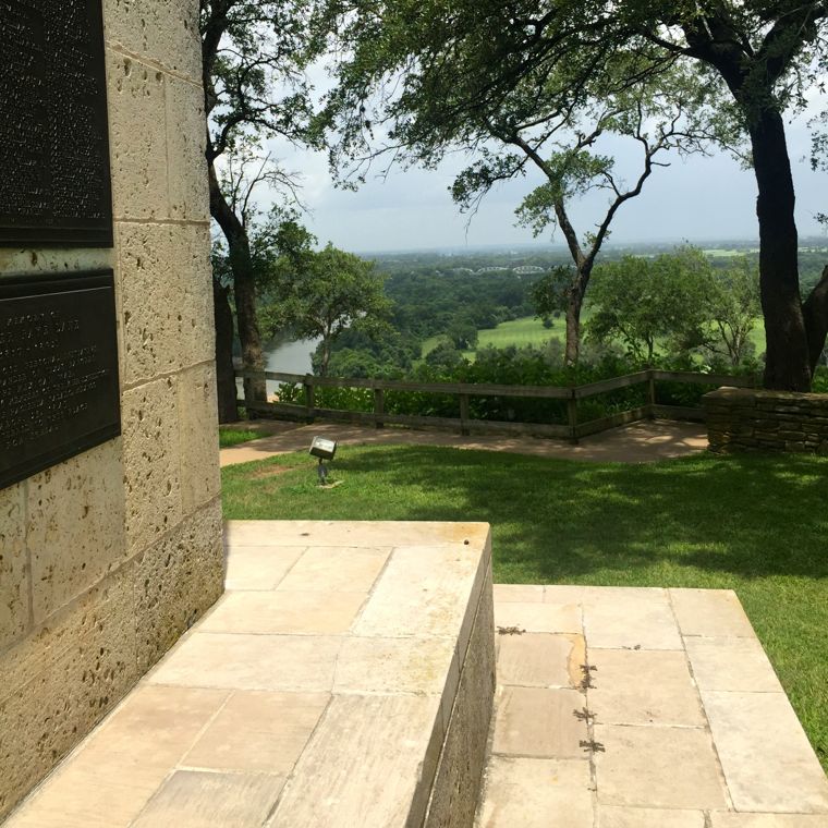 Kreische Monument and view